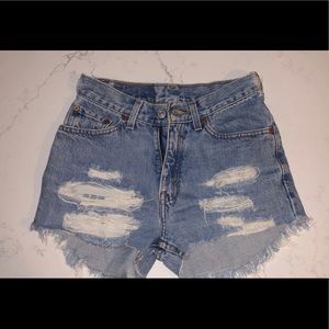 Levi’s highwaisted shorts size 28